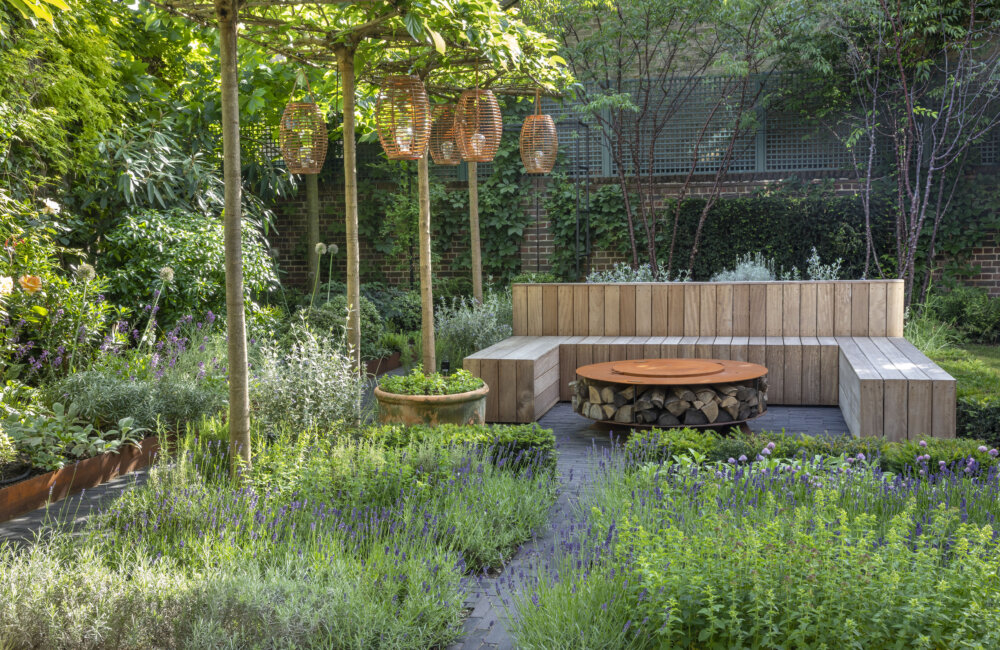 Times Tapestry : Modern techniques preserved the best of the past and updated a tired urban plot of an iconic London building