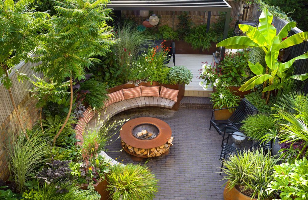 A garden for everything: taking a collaborative approach turns a building site into an entertaining oasis to make memories in